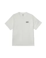 Remera de manga corta color blanco, con cuello redondo y logo de la marca Obey estampado en el pecho dentro de un óvalo negro.