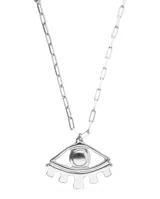 Collar plateado con cadena de eslabones rectangulares y dije de ojo con pupila esférica.