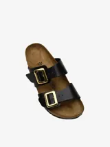 Sandalias de cuero sintético negro con hebillas doradas ajustables y plantilla de corcho.