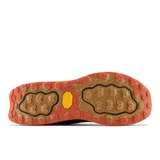 Championes de trail running New Balance Fresh Foam X Hierro v7 para hombre. Capellada de malla y material sintético color naranja, con logo "N" en verde y suela Vibram® Megagrip negra y naranja.