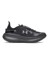 Championes Under Armour UA Echo de color negro, con diseño deportivo, amortiguación UA HOVR y sistema de cordones asimétricos con cierre rápido. Cuentan con parte superior translúcida multicapa, talón convertible UA SlipSpeed y suela de goma.
