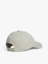 Gorra de seis paneles color beige claro, confeccionada en algodón orgánico, con visera curva y logo bordado de Tommy Jeans en el frente.