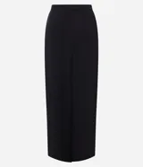 Pollera lápiz midi de tejido plano con corte sastre, color negro. Presenta traspase en la cintura y pences en la parte trasera. Confeccionada en poliéster y elastano.