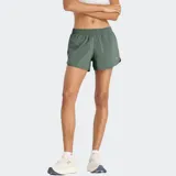 Short deportivo New Balance Essentials de 3 pulgadas, color verde musgo, con cintura elástica y corte holgado.