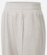 Pantalón wide leg de algodón y poliéster, color beige, con cintura elástica y detalle de costuras verticales frontales.