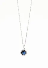 Cadena de plata 925 hipoalergénica con dije circular con zirconia azul y borde de pequeñas circonias transparentes.