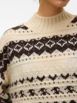 Cardigan de punto con estampado animal print, cuello en V y cierre frontal de botones. Presenta un diseño de textura suave y corte holgado.