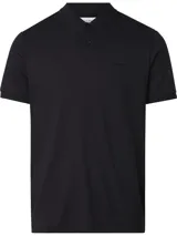 Chomba de algodón negra, manga corta, con cuello mao y tapeta de dos botones. Presenta un pequeño parche con micro logo en el pecho.