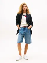 Zapatillas de cuero napa color blanco con diseño clásico de suela cupsole. Presentan cierre de cordones, forro de poliéster y logos de la marca Tommy Hilfiger en relieve metalizado en el lateral, la lengüeta y el talón.