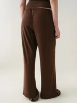 Pantalón de dormir Davos de punto pointelle suave en color rosado, con pierna recta y cintura elastizada con cordón de ajuste.