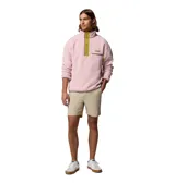 Polar Columbia Helvetia Half Snap de color rosado con detalles en verde oliva y ribetes grises. Cuenta con cuello alto, cierre frontal parcial con botones a presión y un bolsillo con cierre en el pecho.