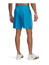 Short deportivo Under Armour TCH WVN WRDMRK para hombre, de color celeste con el nombre de la marca impreso en vertical sobre el lateral derecho. Confeccionado en tejido ligero y de secado rápido, cuenta con bolsillos laterales y cintura elástica.