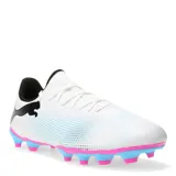 Championes de fútbol Puma modelo Future 7 Play, color rosa neón con detalles en amarillo y logo negro. Diseñados para césped natural o artificial, con suela de tacos estratégicamente ubicados para mayor tracción y agilidad.