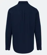 Camisa de vestir azul marino, corte slim fit, de tela Oxford, con cuello camisero y cierre con botones.