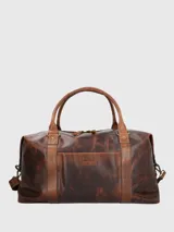 Bolso de viaje Hush Puppies confeccionado en cuero natural con acabado envejecido. Cuenta con compartimento principal con cierre, bolsillo frontal de fácil acceso, doble asa superior y correa ajustable y removible. Incluye forro interior de poliéster reciclado.