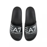 Ojotas EA7 Emporio Armani con base negra y banda superior blanca que presenta el logo de la marca en color negro.