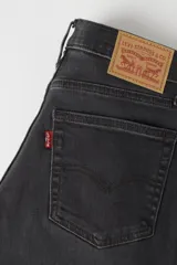 Jean de tiro alto con diseño wide leg, color negro con efecto deslavado, confeccionado en denim con bajo nivel de elasticidad.