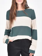 Buzo de tejido de punto color borgoña y beige, con diseño de rayas horizontales anchas y cuello redondo.