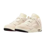Championes Nike Jordan Spizike Low en color beige, con diseño híbrido que combina elementos de varios modelos clásicos de Jordan. Presenta paneles de gamuza, detalles de malla en los laterales y el icónico estampado de piel de elefante en la puntera y el talón.