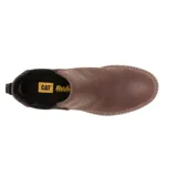Bota tipo Chelsea de cuero nobuk marrón, con paneles elásticos laterales negros y suela de goma dentada con tracción.
