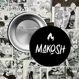 Pin metálico redondo con el logo de Makosh en blanco sobre fondo negro.