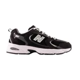Championes urbanos New Balance modelo 530, color negro con detalles en gris y blanco, confeccionados en malla y gamuza, con tecnología ABZORB en la entresuela.