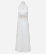 Vestido midi evasé color blanco, confeccionado en viscosa con foil. Presenta cuello halter trenzado, sisa americana y espalda descubierta.