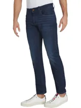 Pantalón de jean Tommy Hilfiger modelo Bleecker, corte slim, color azul oscuro. Confeccionado en tejido denim Power Stretch de mezcla de algodón, con efecto desteñido en las rodillas, estilo de cinco bolsillos y logo bordado en el bolsillo trasero.