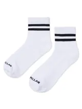 Medias de corte al tobillo en color blanco con dos líneas horizontales negras en la parte superior y logo de la marca en la puntera.