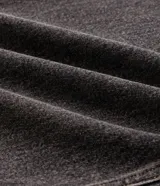 Pantalón wide de jean en color negro con lavado efecto desgastado, de tiro alto y corte amplio en las piernas.