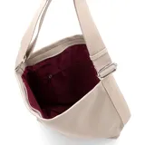 Bolso tipo hobo de diseño minimalista y elegante en tono beige, fabricado en símil cuero. Cuenta con una correa ajustable para llevar al hombro y herrajes metálicos.