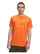 Remera de manga corta Under Armour, color naranja, con cuello redondo y estampado gráfico del logo de la marca en el pecho en tonos degradados.