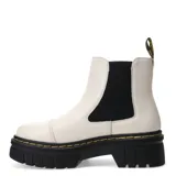 Botas Chelsea de mujer color blanco hueso, caña media, con paneles elásticos laterales negros y puntera reforzada con costura. Poseen una suela plataforma gruesa y dentada de color negro con costura amarilla visible en el borde.