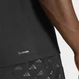 Musculosa deportiva Adidas de entrenamiento, color negro con cuello redondo y logo de la marca estampado en blanco en el pecho. Presenta un diseño sin mangas con tecnología Climacool para mayor transpirabilidad.