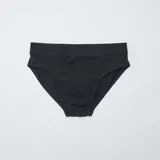 Pack de siete slips negros de punto con cintura elástica.