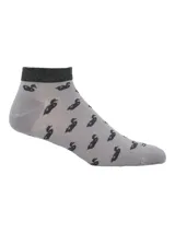 Medias cortas de bambú color gris, con diseño estampado de patos negros y elástico superior en tono oscuro.