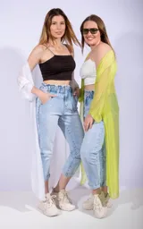 Crop top blanco de breteles finos.