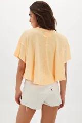 Remera corta de corte relajado y silueta holgada de la colección We The Free, confeccionada en una mezcla de lino y algodón con acabado jaspeado y cuello redondo.