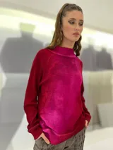 Buzo oversize verde con cuello alto y puños tejidos en morley. Confeccionado en lana merino teñida artesanalmente.