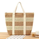 Bolso tipo tote confeccionado en paja tejida con diseño de rayas horizontales en tonos beige y marrón. Cuenta con doble asa de hombro de lona clara y cierre superior.
