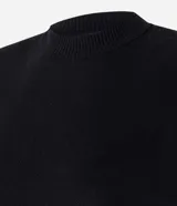 Chaleco de punto negro con cuello redondo, hombreras estructuradas y diseño sin mangas. Confeccionado en tejido de punto con acabado acanalado en el ruedo.