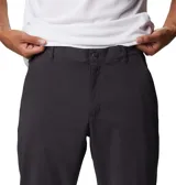Pantalón técnico de senderismo color gris oscuro, con tecnología de repelencia al agua y protección solar. Presenta cintura con elástico parcial, bolsillos laterales y bolsillo de seguridad con cierre.