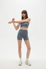 Short deportivo de calce ajustado, confeccionado en tejido de punto sin costuras con efecto melange.