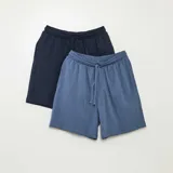 Shorts de pijama de color gris melange, con cintura elástica ajustable mediante cordón y bolsillos laterales.
