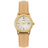 Reloj analógico Casio con caja de acero en tono dorado, esfera blanca con números romanos y ventana de fecha. Cuenta con una correa de cuero genuino en color beige con costuras a tono.