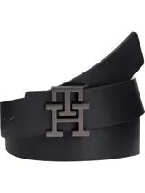 Cinturón reversible de cuero con hebilla metálica que presenta el monograma TH. El diseño cuenta con un lado de acabado liso y otro con acabado granulado.