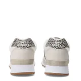 Championes urbanos New Balance modelo 515, color beige con detalles en animal print en el logo lateral, lengüeta y talón. Confeccionados en malla y gamuza, con suela blanca y base de goma marrón.
