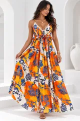 Vestido largo blanco con tirantes finos, escote en V con detalles de encaje y estampado barroco en tonos azules, amarillos y verdes.