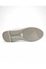 Championes deportivos Avia de color blanco, con diseño clásico de caña baja, pasadores de cordones y suela con plataforma amortiguada.
