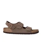 Sandalias Birkenstock Milano color marrón topo, con tres correas ajustables con hebillas metálicas color cobre.